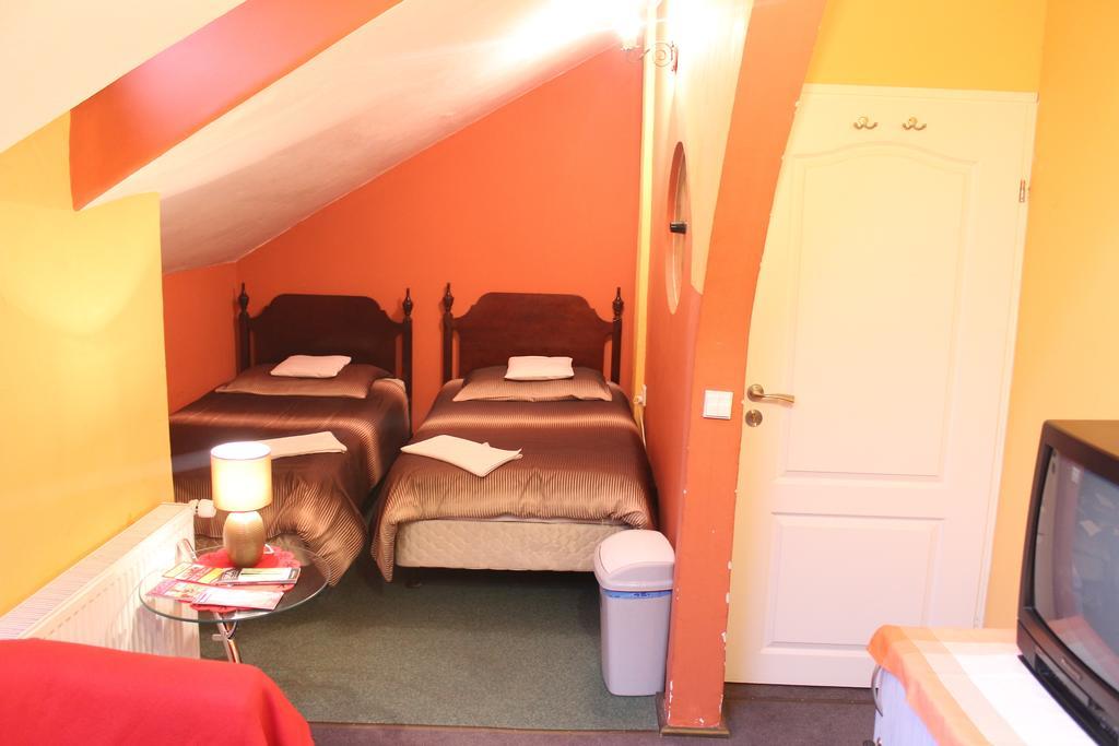 Hostel Pokoje Na Chmielnej 2 Warschau Zimmer foto