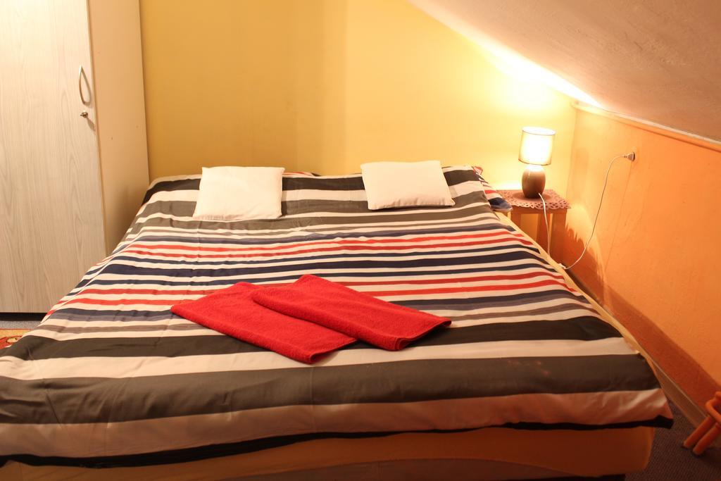 Hostel Pokoje Na Chmielnej 2 Warschau Zimmer foto